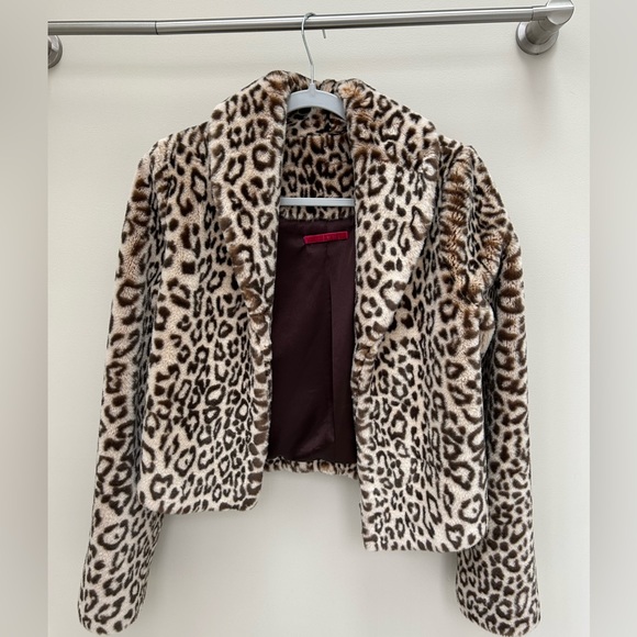 Velvet by Graham & Spencer Leopard Print Faux Fur Cropped Jacket - Picture 6 of 8